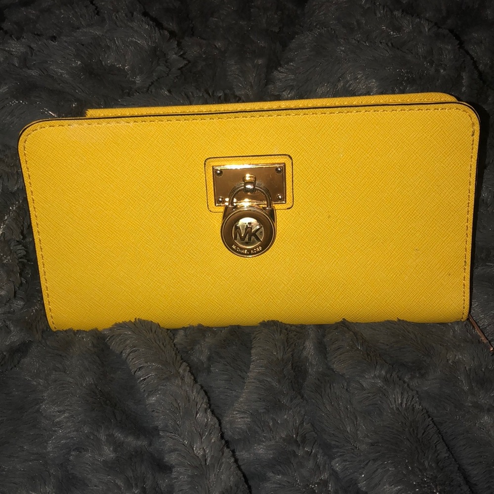 😍🛍Michael Kors- Leather Hamilton Travel Wallet